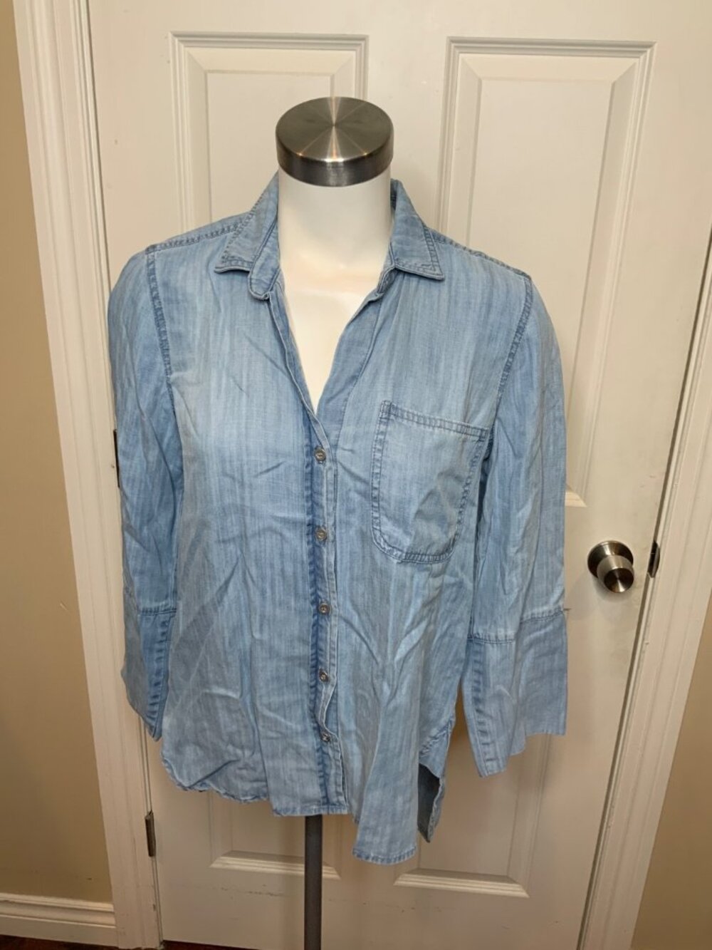 Cloth + Stone Light Blue Chambray Denim Button-Up Shirt, Size S